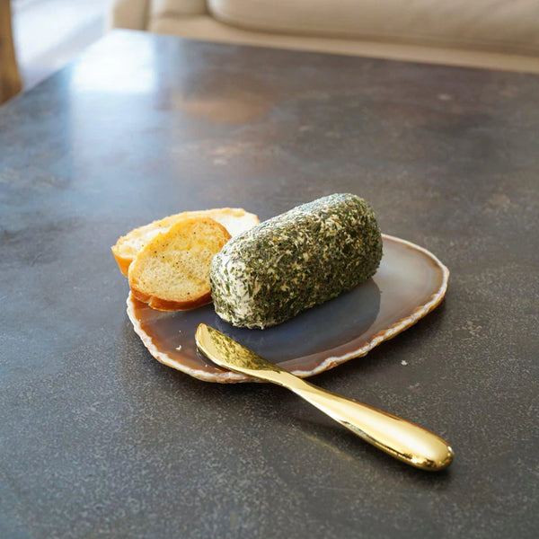 Ita Cheese Plate & Forma Spreader, Sand Agate & Gold