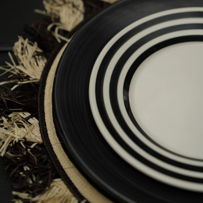 La Vuelta Dessert Plate, White/Black