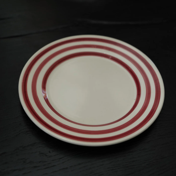 La Vuelta Dessert Plate, White/Red