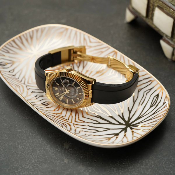 Talianna Lily Pad Catchall Tray, White & Gold